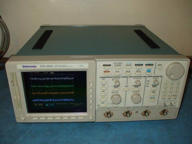 Tektronix TDS684C Digital Realtime Oscilloscope 1GHz 5GS/s 13 1F 2F HD Tektronix TDS684C Digital Realtime Oscilloscope 1GHz 5GS/s 13 1F 2F HD
